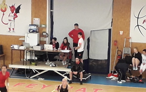 Ça bosse à la table de marque