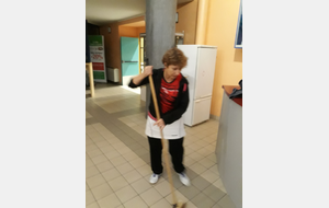 l'after : Isabelle super efficace avec le balais (en bois)