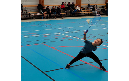 Le bad c'est chouette !
(mais il va falloir redescendre ce doigt Wallis !)